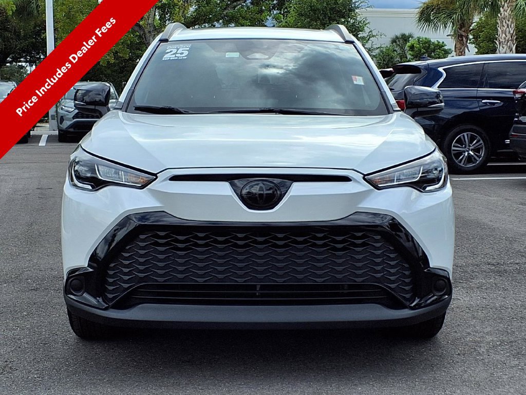 Used 2025 Toyota Corolla Cross AWD Hybrid w/ Moonroof Package image 3