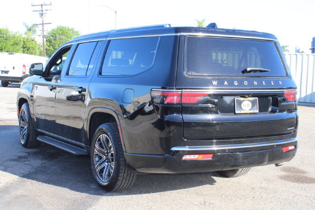 Used 2024 Jeep Wagoneer L Series II AWD/4WD image 3