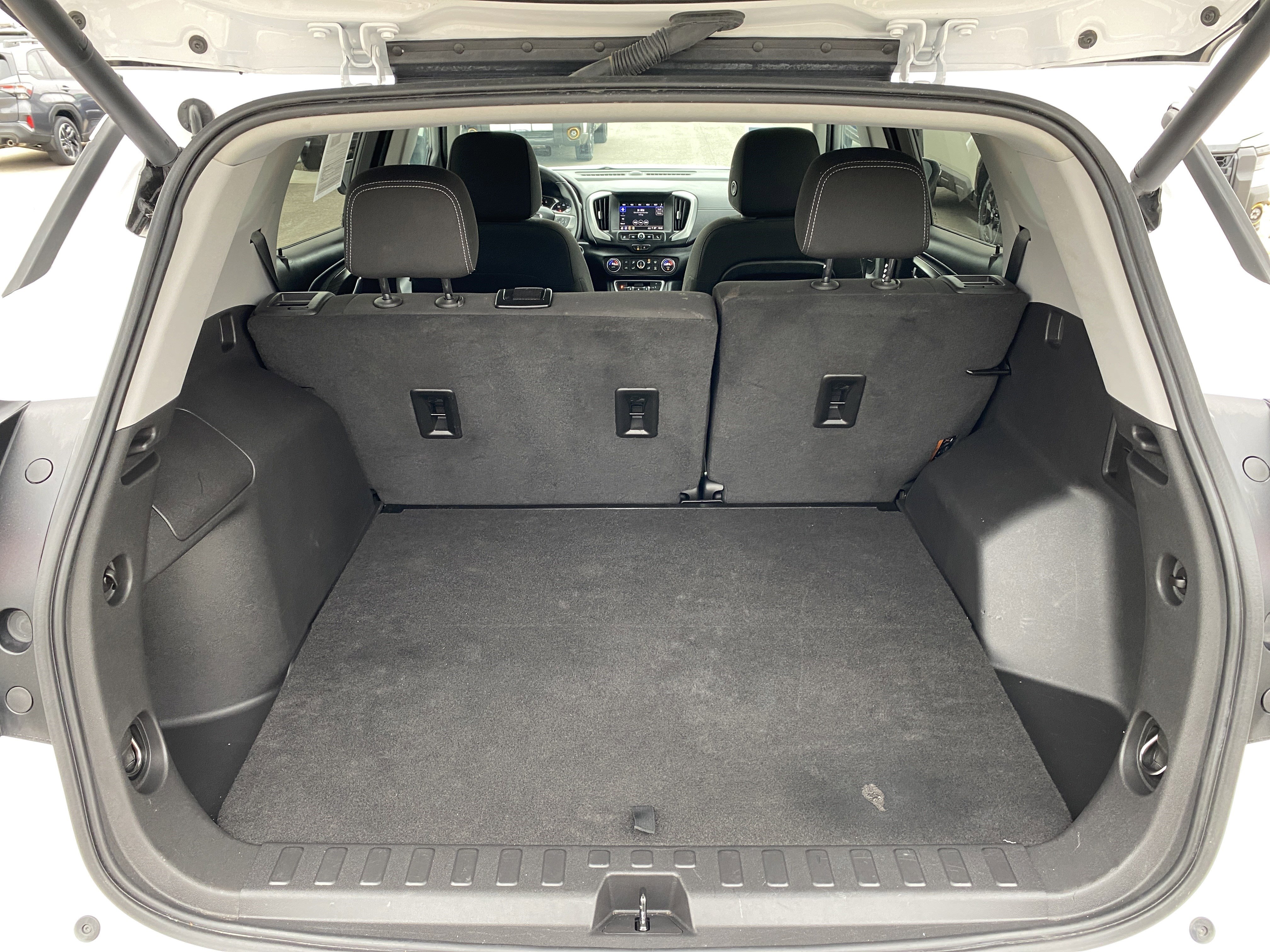 Used 2023 GMC Terrain SLE w/ Driver Convenience Package image 36