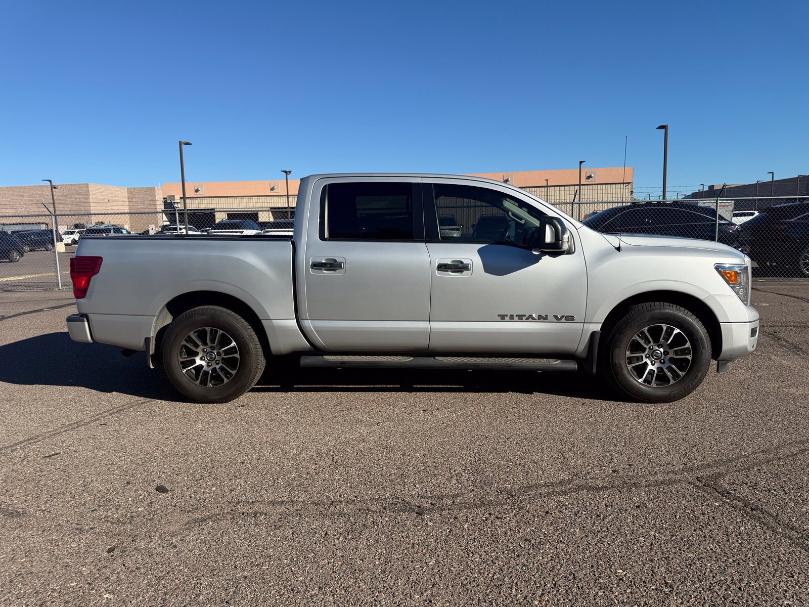 Used 2020 Nissan Titan SV w/ SV Convenience Package RWD image 4
