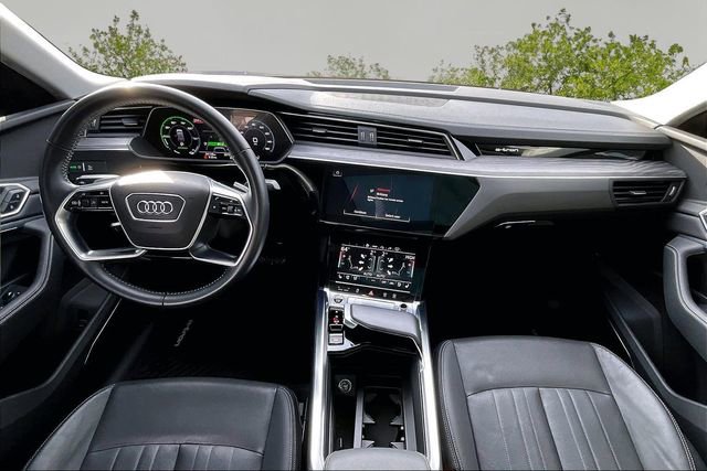 Used 2021 Audi e-tron Premium Plus w/ Premium Plus Package image 14