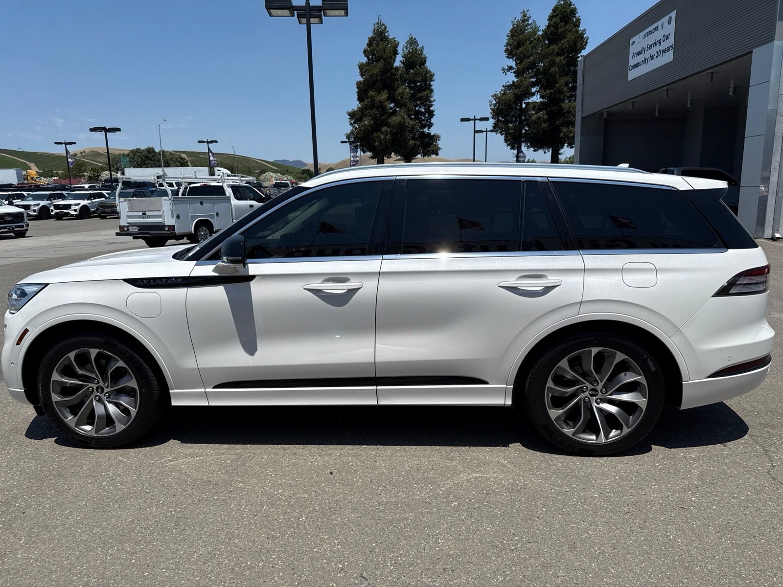 Certified 2021 Lincoln Aviator Grand Touring w/ Equipment Group 302A AWD/4WD image 2