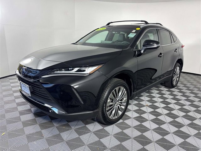 Used 2024 Toyota Venza XLE image 4