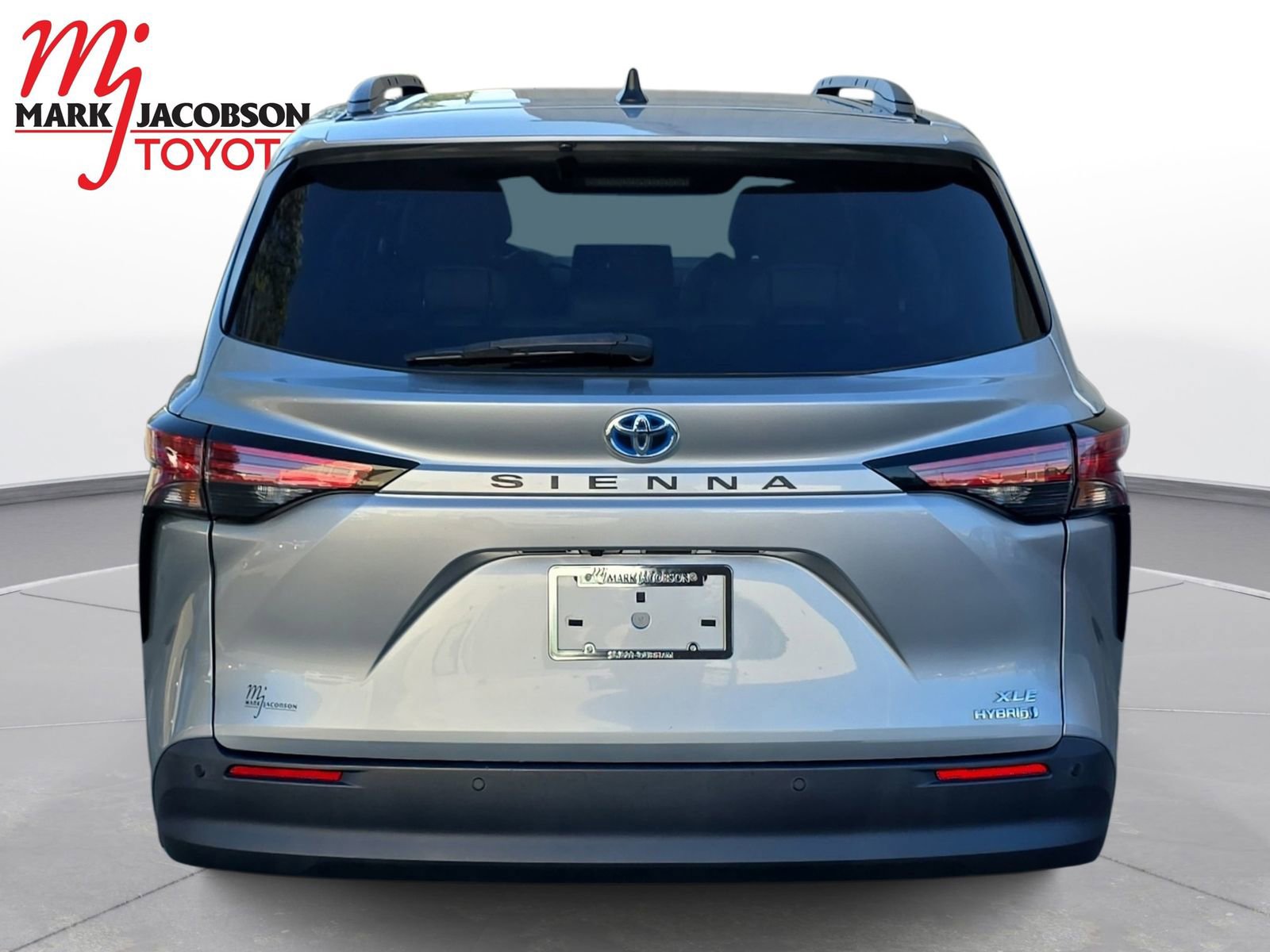 Used 2022 Toyota Sienna XLE image 10