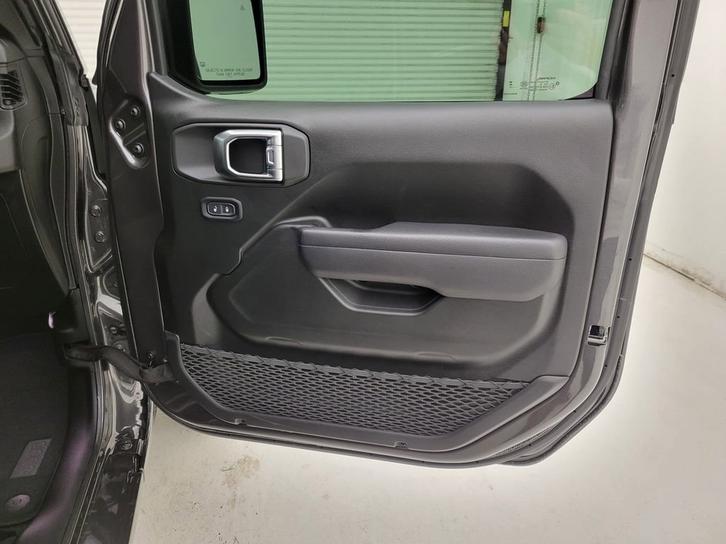 Used 2025 Jeep Wrangler Sport S image 32