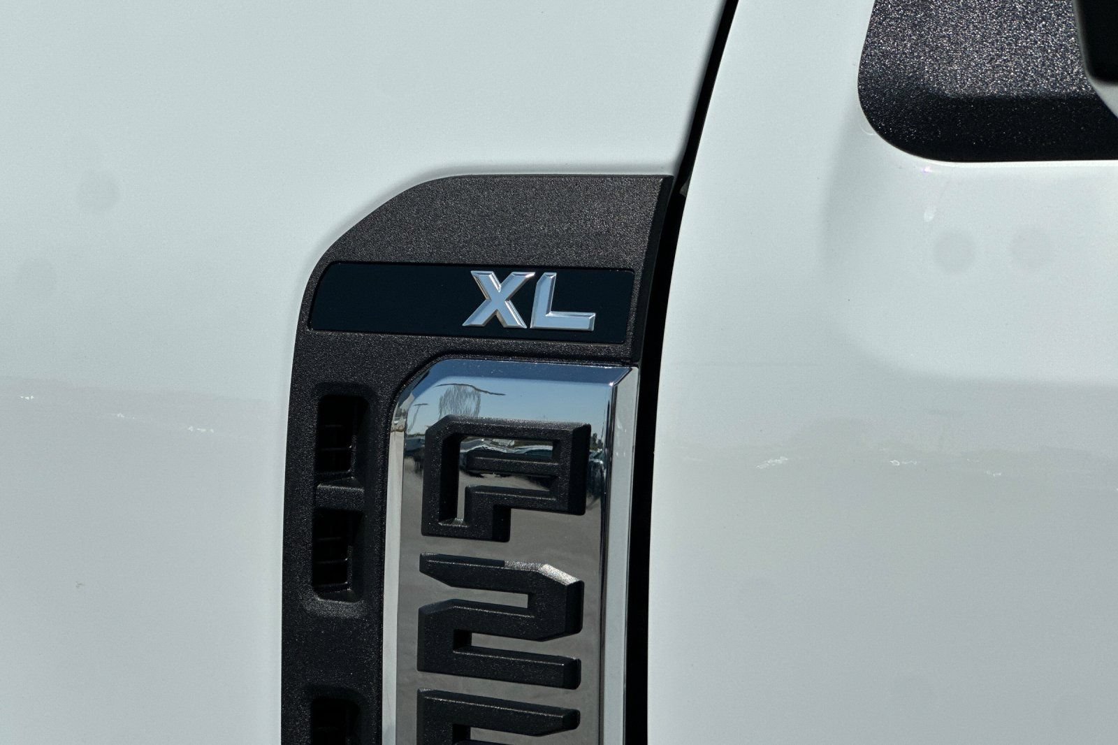 New 2026 Ford F250 XL w/ XL Chrome Package AWD/4WD image 21