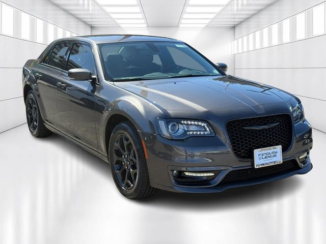Used 2022 Chrysler 300 Touring L w/ Comfort Group image 3