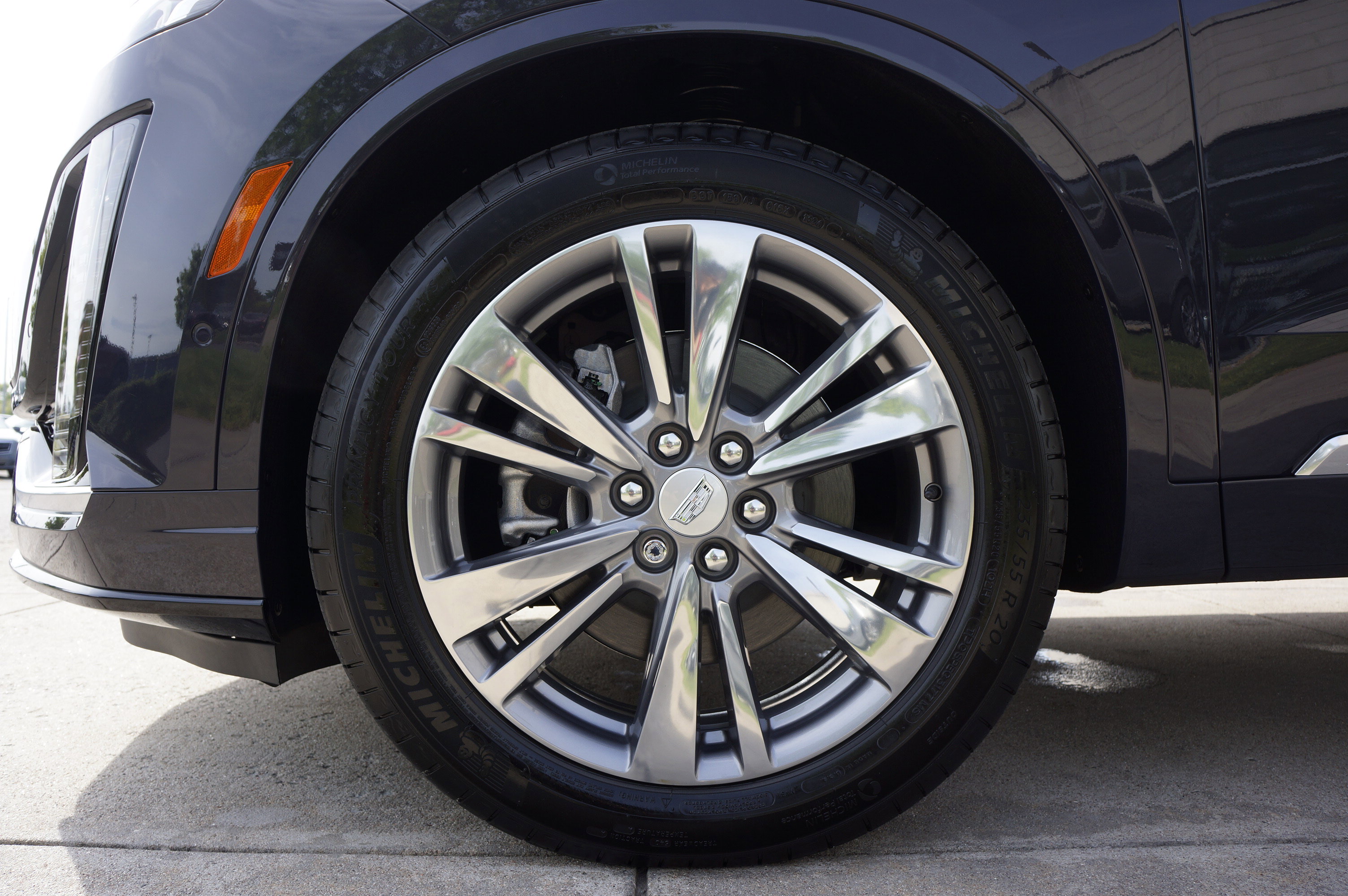 Used 2025 Cadillac XT6 Premium Luxury image 17