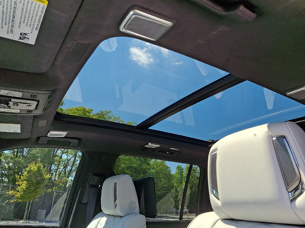 Certified 2026 Cadillac Escalade ESV V AWD/4WD image 17