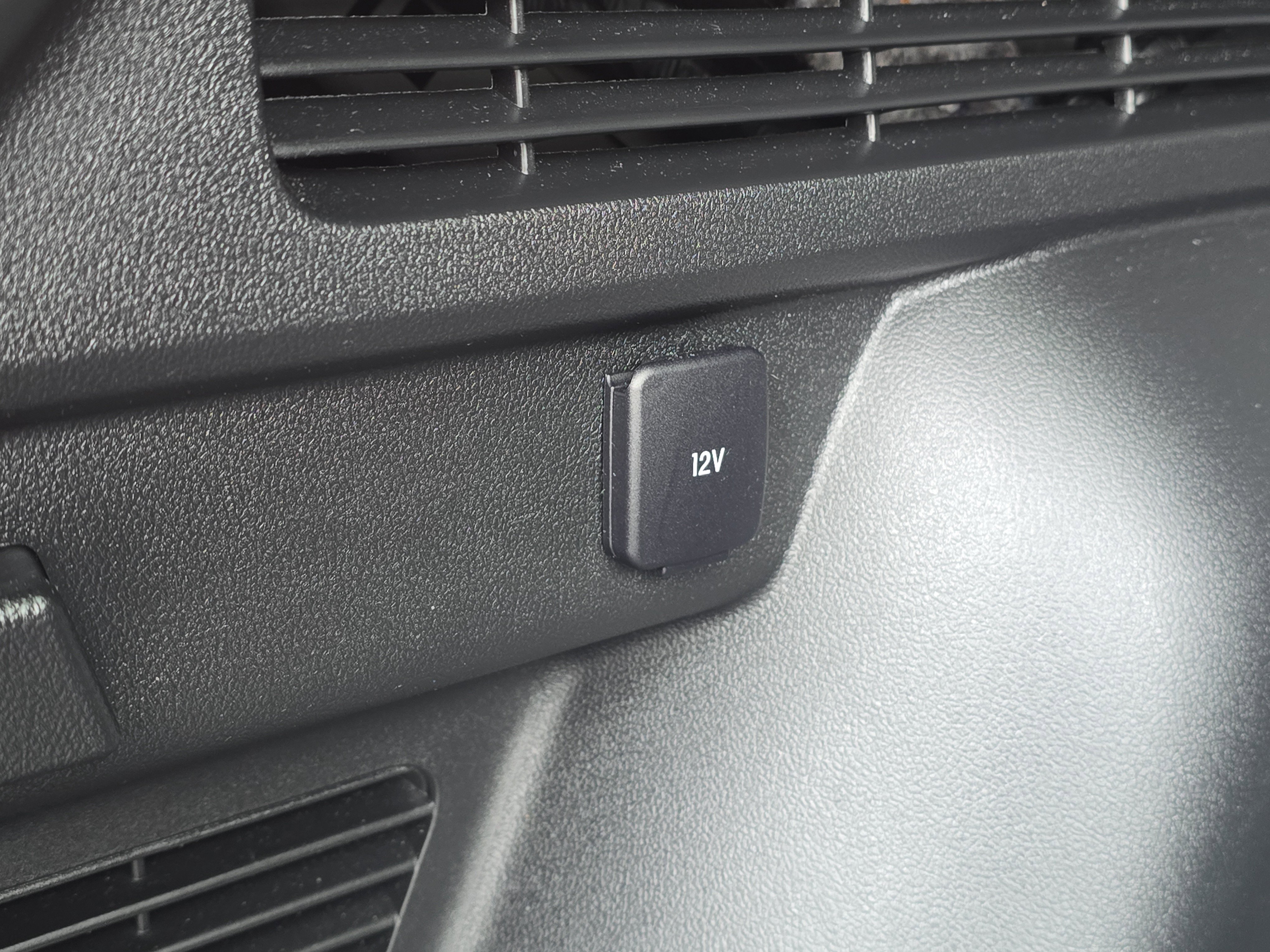 Used 2021 Ford Escape Titanium image 9