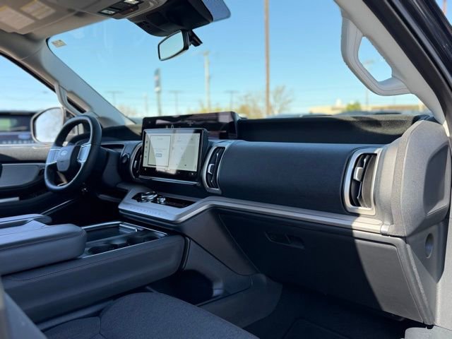 Used 2025 Ford Expedition Active image 19