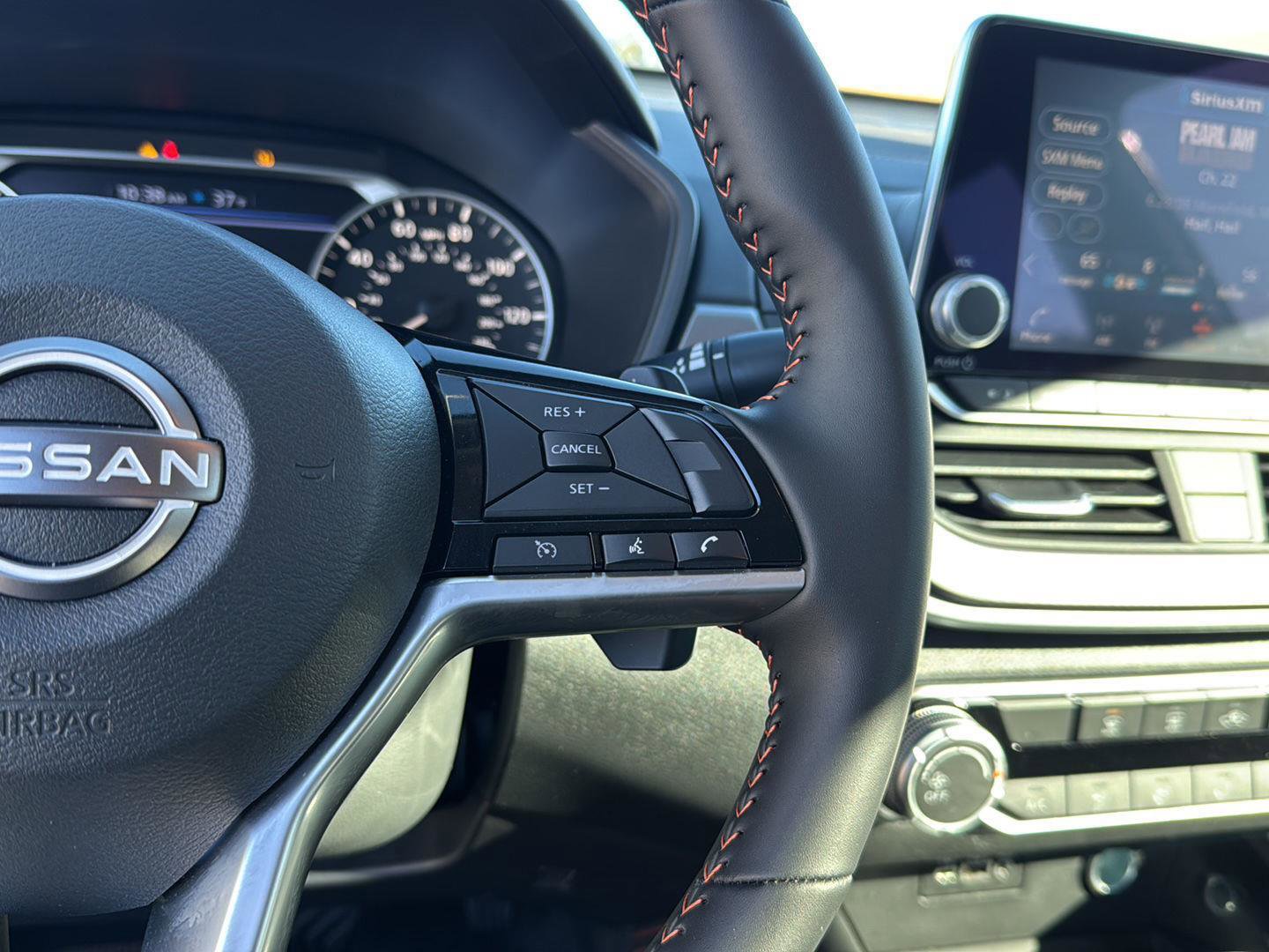 Used 2025 Nissan Altima 2.5 SR image 19