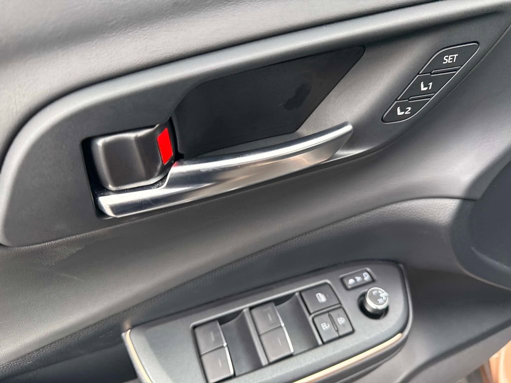 Used 2023 Toyota Crown Platinum image 15