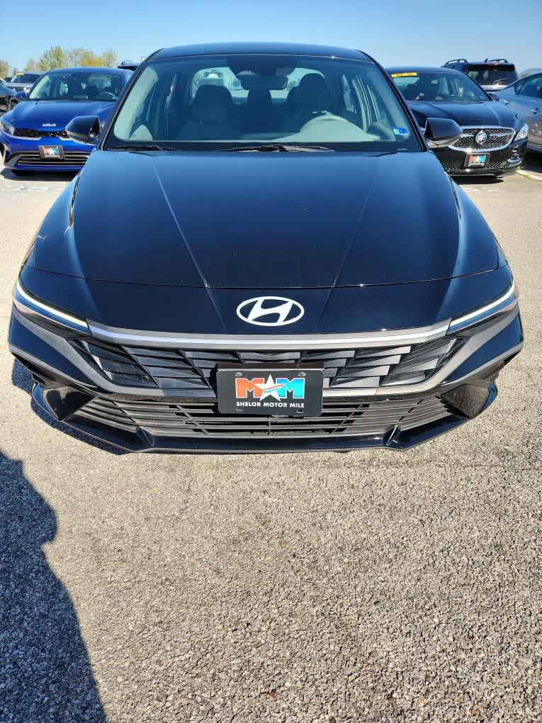 Used 2025 Hyundai Elantra SE FWD image 13
