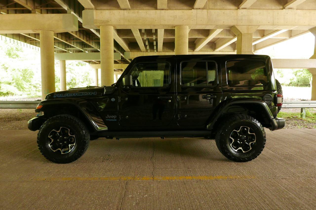 Used 2021 Jeep Wrangler Unlimited Rubicon 4xe w/ Cold Weather Group AWD/4WD image 34