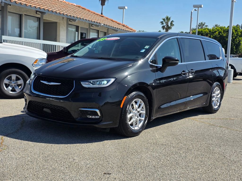 Certified 2023 Chrysler Pacifica Touring-L FWD image 10