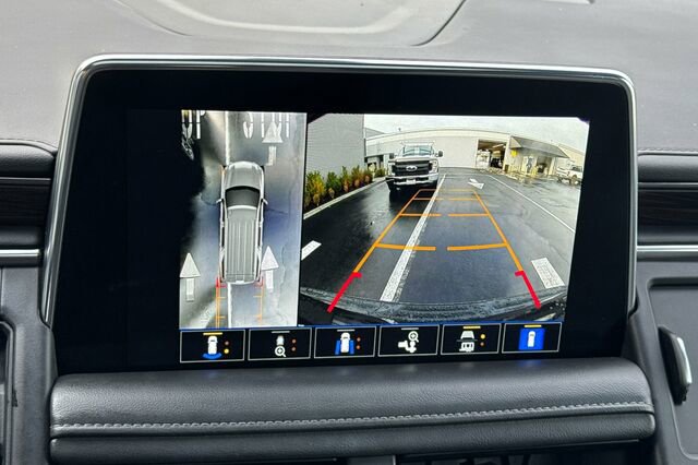 Used 2022 Chevrolet Tahoe Z71 w/ Luxury Package image 17