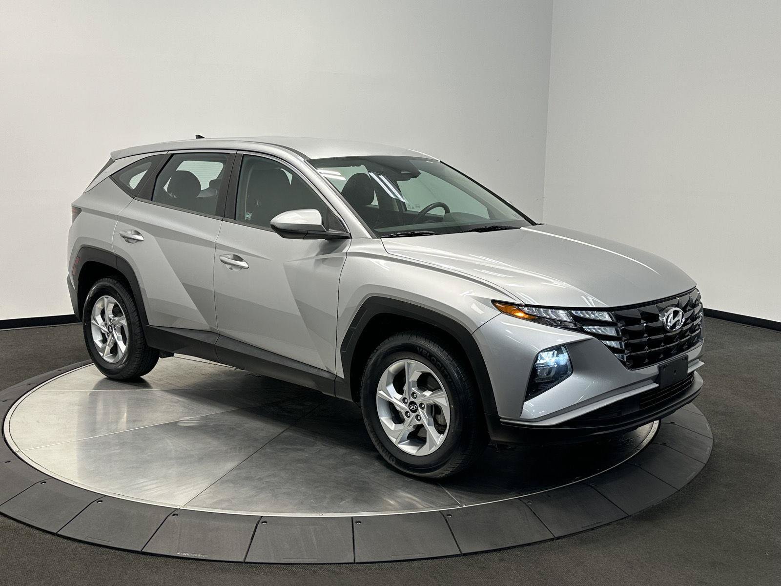 Used 2022 Hyundai Tucson SE AWD/4WD image 2