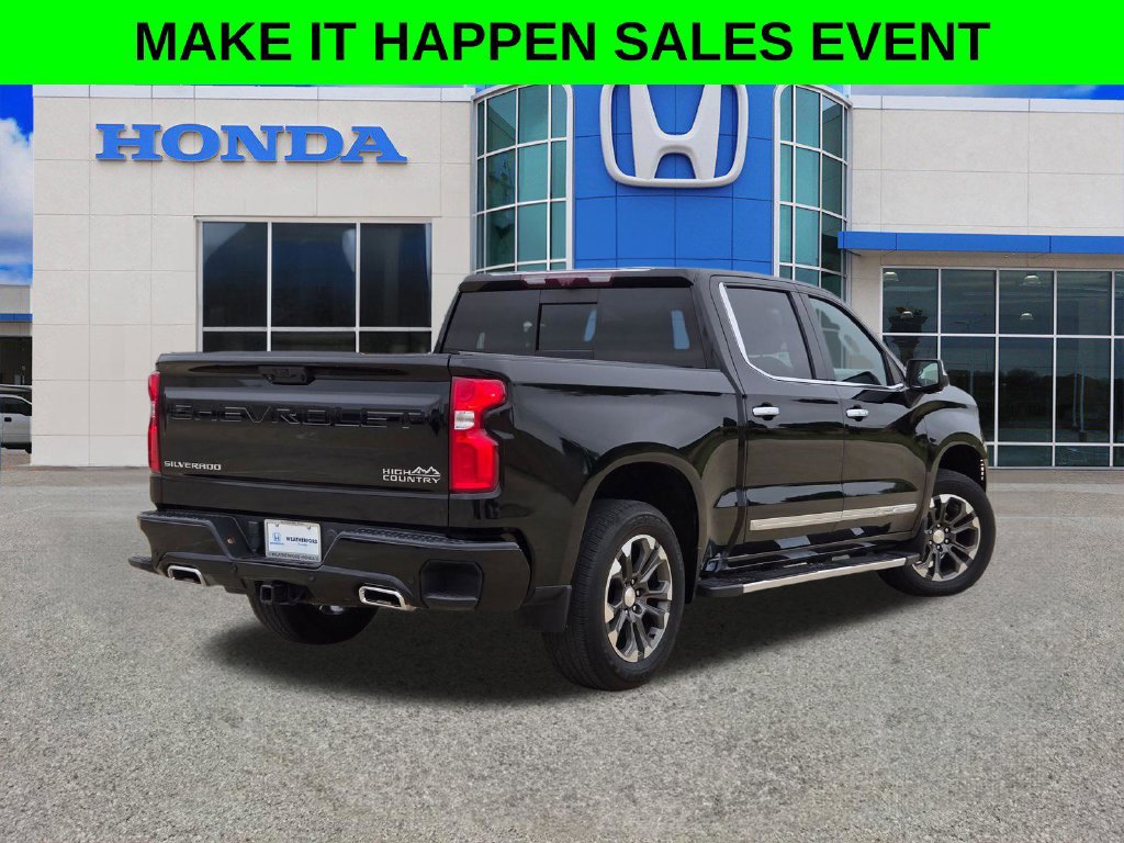 Used 2023 Chevrolet Silverado 1500 High Country w/ Technology Package AWD/4WD image 3