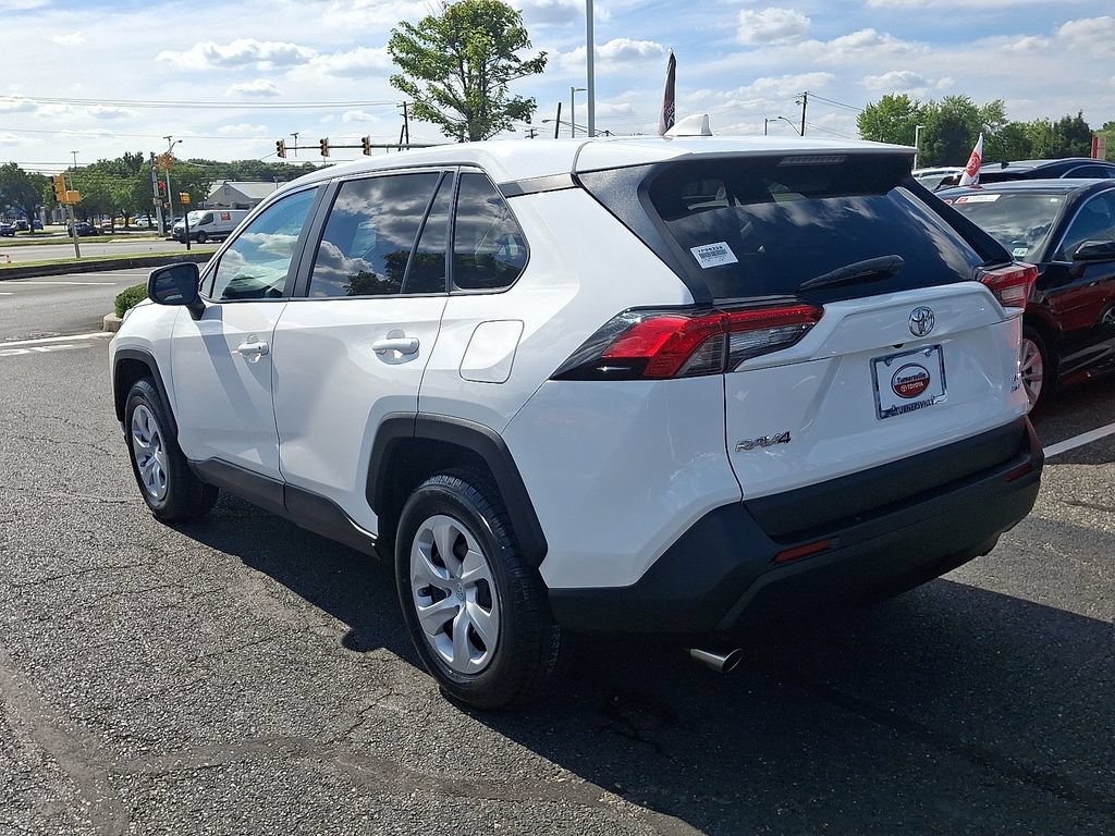 Used 2025 Toyota RAV4 LE AWD/4WD image 4