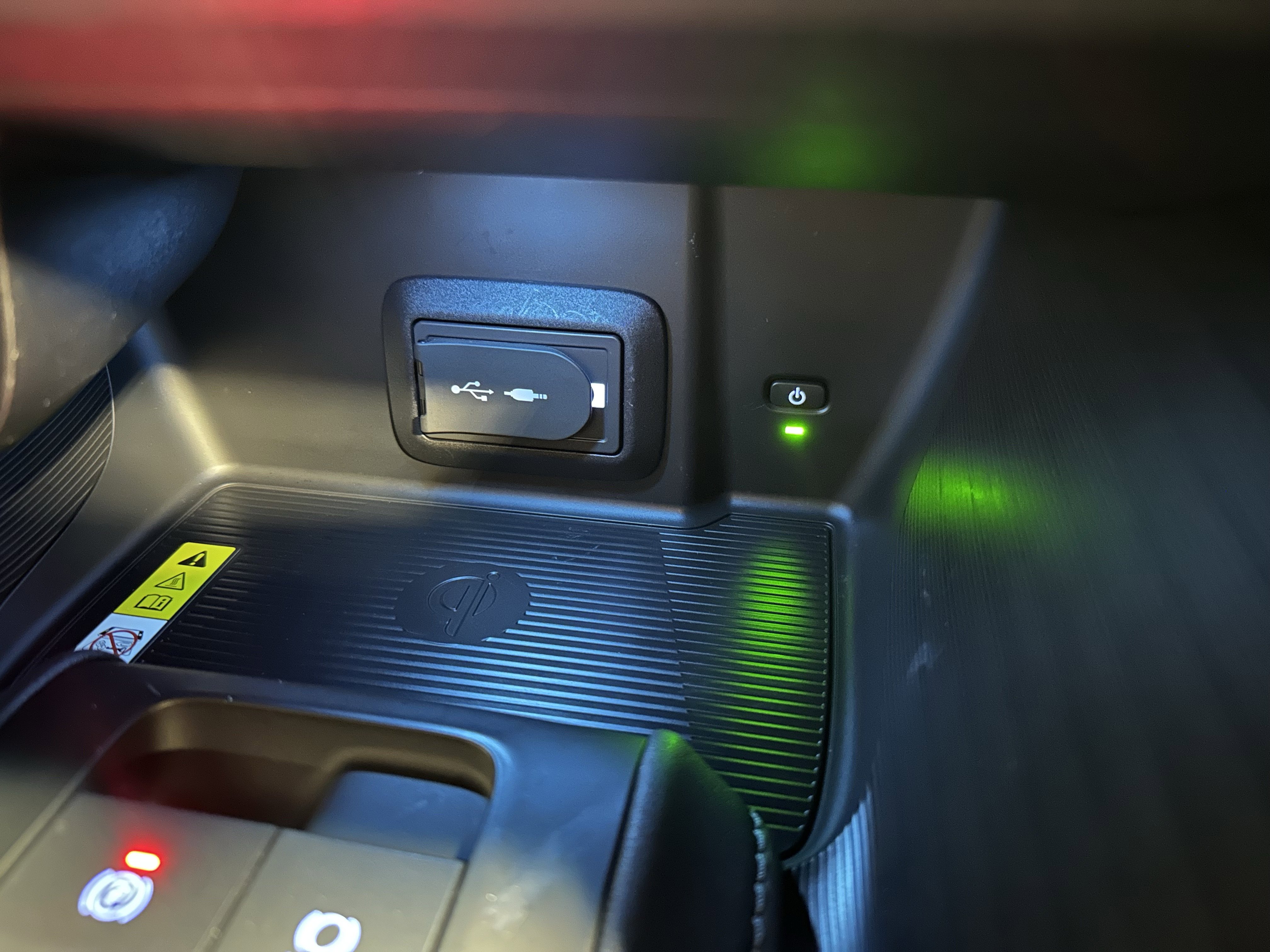 Used 2021 Toyota Venza XLE w/ Carpet Mat Package (TMS) image 14