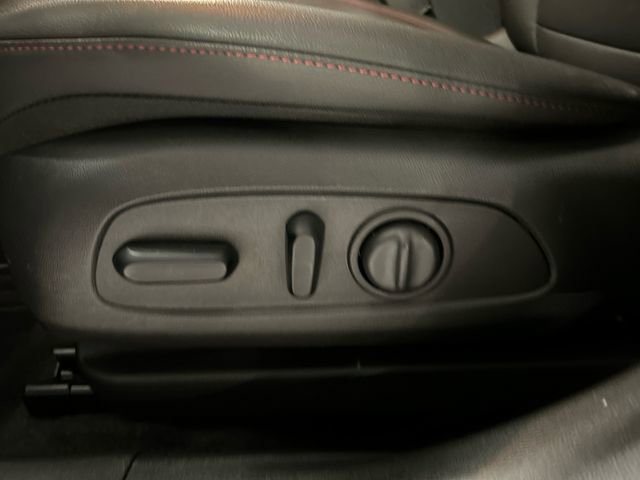 Used 2025 Chevrolet Trax RS w/ Sunroof Package image 11