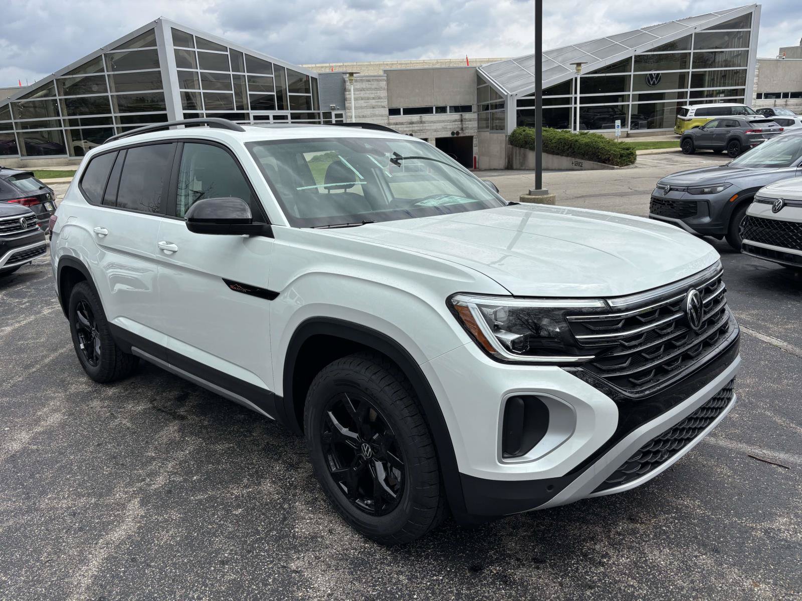 New 2026 Volkswagen Atlas Peak Edition AWD/4WD image 3