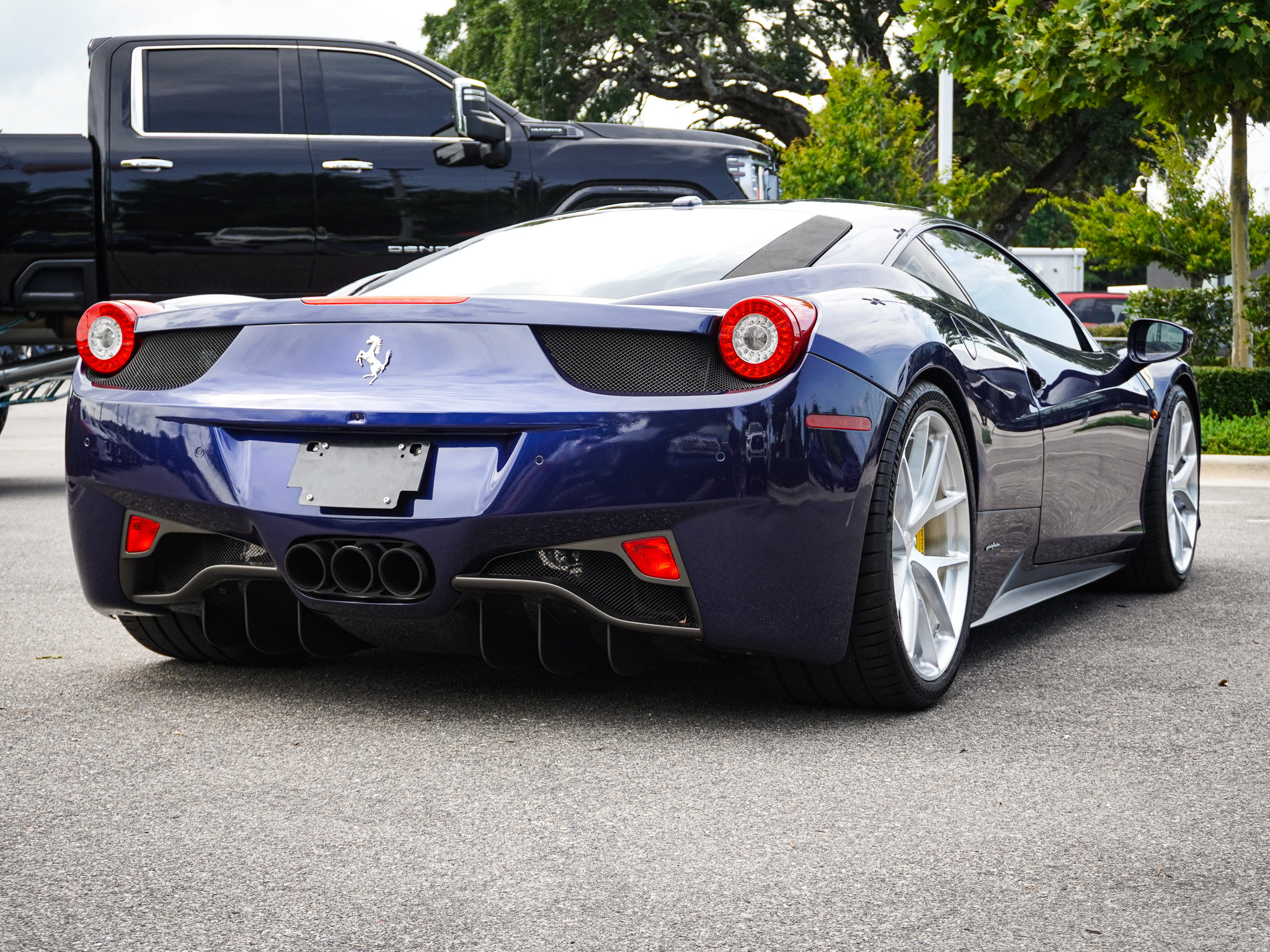 Used 2013 Ferrari 458 Italia Coupe RWD image 12