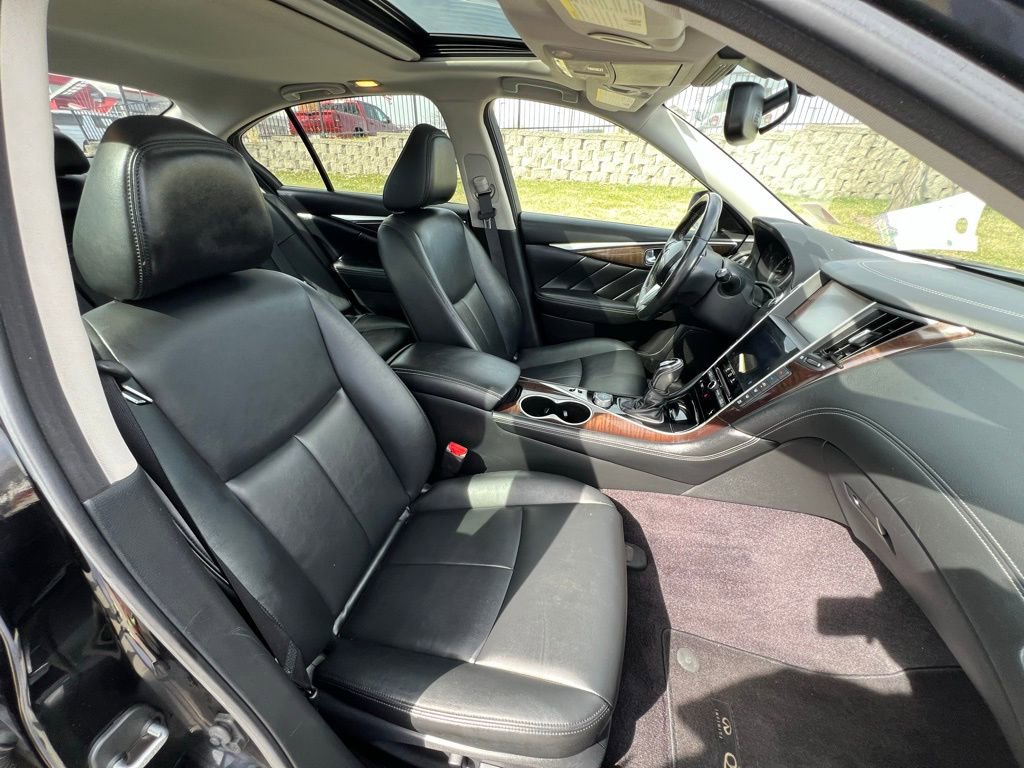 Used 2018 INFINITI Q50 Luxe w/ Essential Package (3.0T Luxe) AWD/4WD image 25