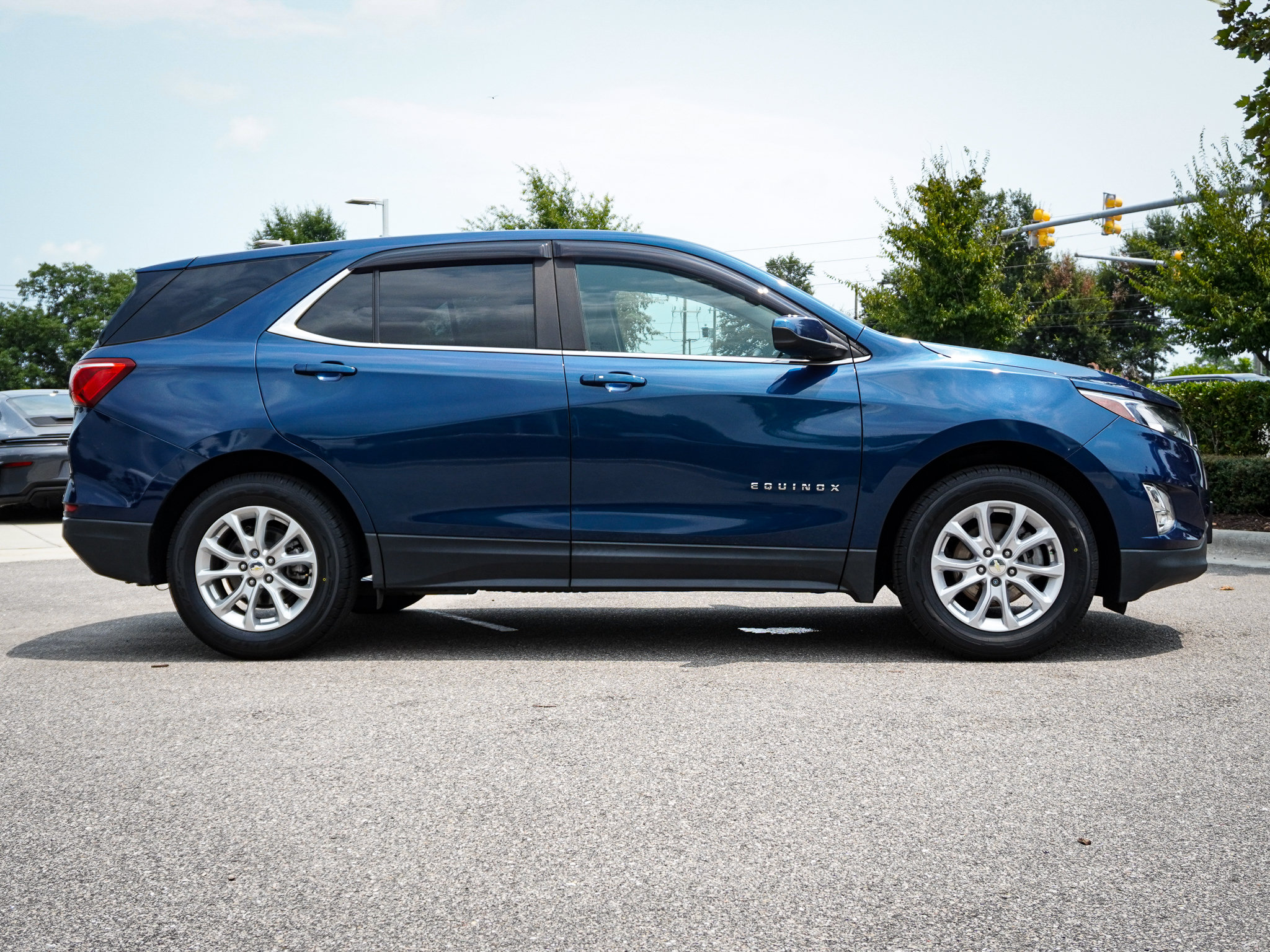 Used 2021 Chevrolet Equinox LT FWD image 11