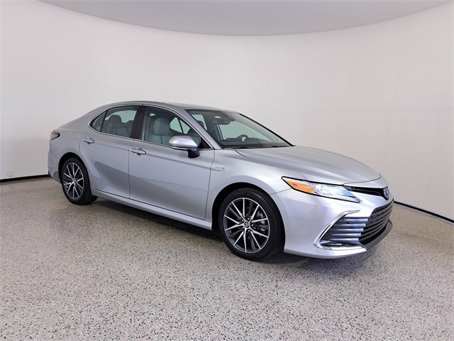 Used 2021 Toyota Camry XLE w/ Navigation Upgrade Package image 4