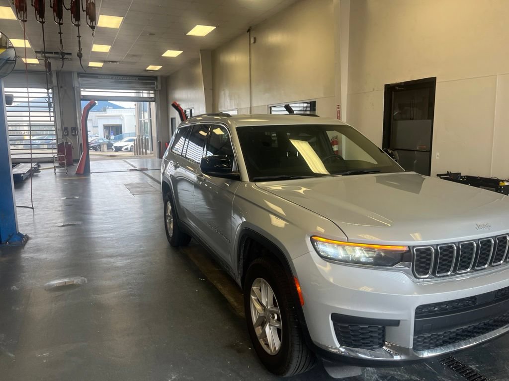 Used 2024 Jeep Grand Cherokee L Laredo AWD/4WD image 1