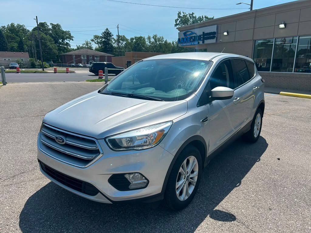Used 2017 Ford Escape SE FWD image 1