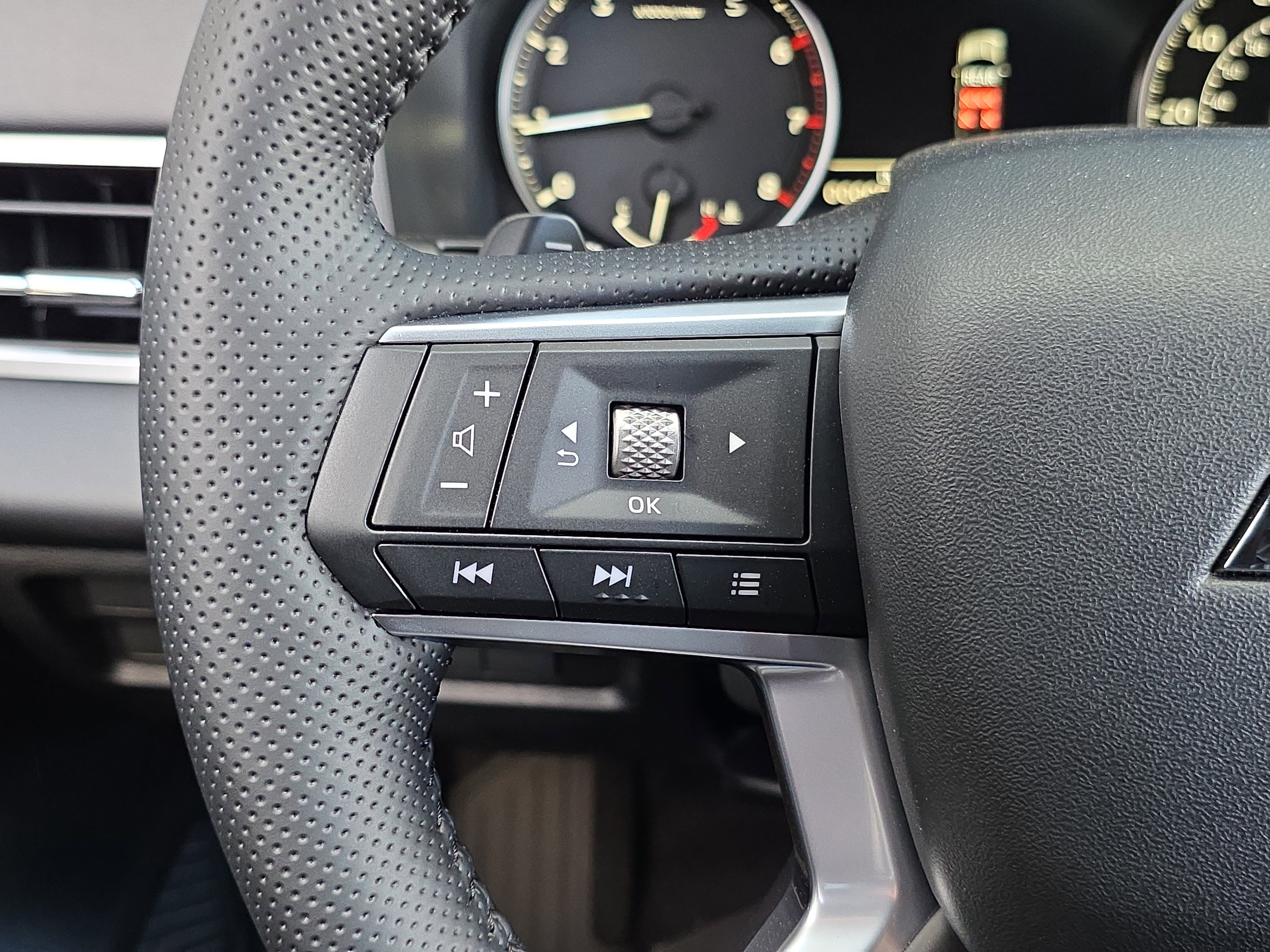 New 2026 Mitsubishi Outlander LE FWD image 17