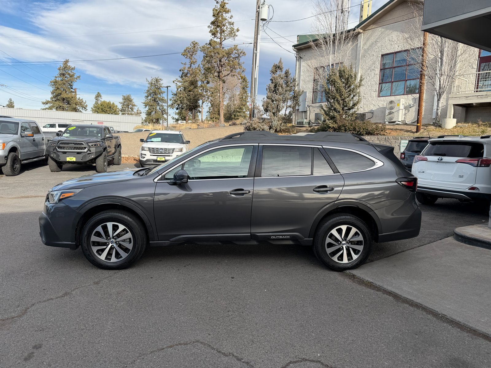 Used 2020 Subaru Outback Premium image 3