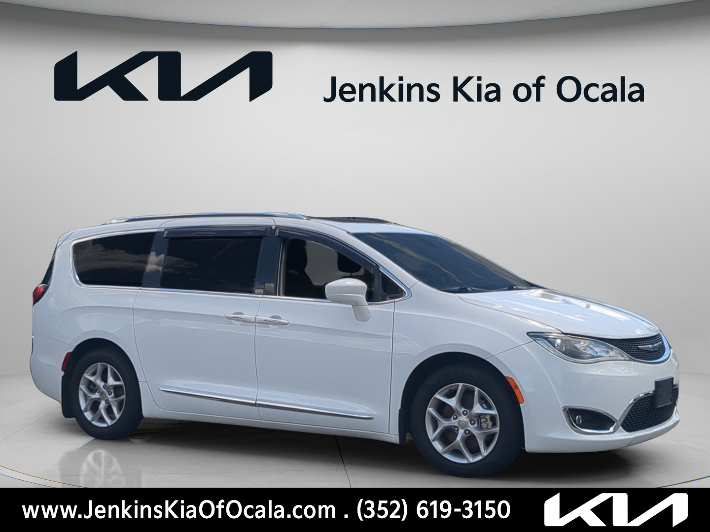 Used 2018 Chrysler Pacifica Touring-L Plus FWD image 1