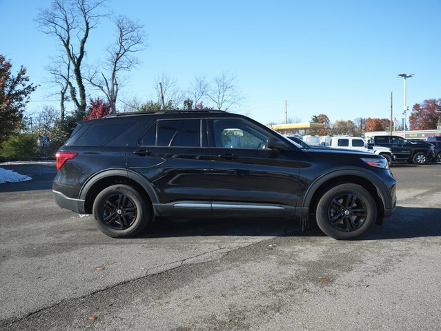 Used 2022 Ford Explorer XLT w/ Equipment Group 202A image 7