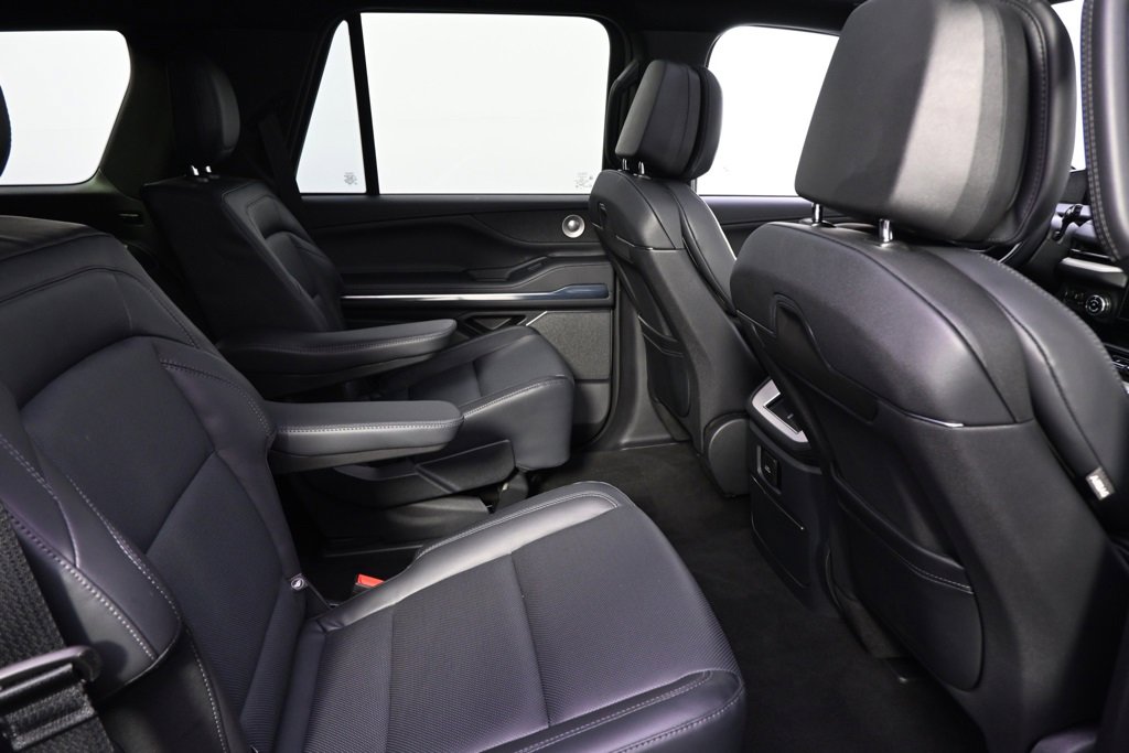 New 2025 Lincoln Navigator Reserve w/ Jet Appearance Package image 18