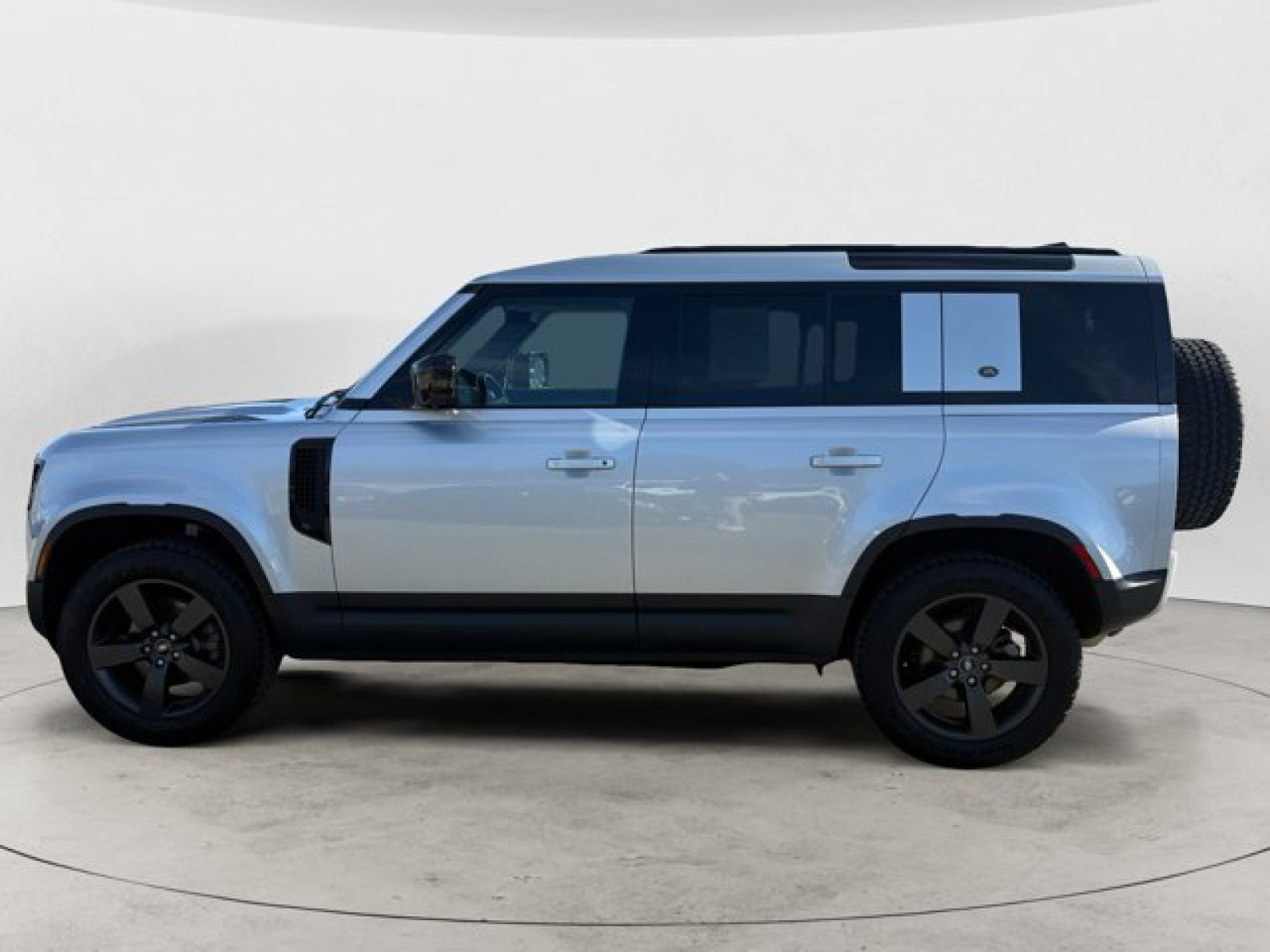 Certified 2023 Land Rover Defender 110 S AWD/4WD image 2