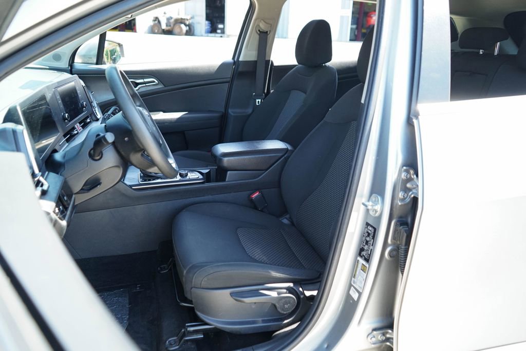Used 2023 Kia Sportage LX FWD image 7