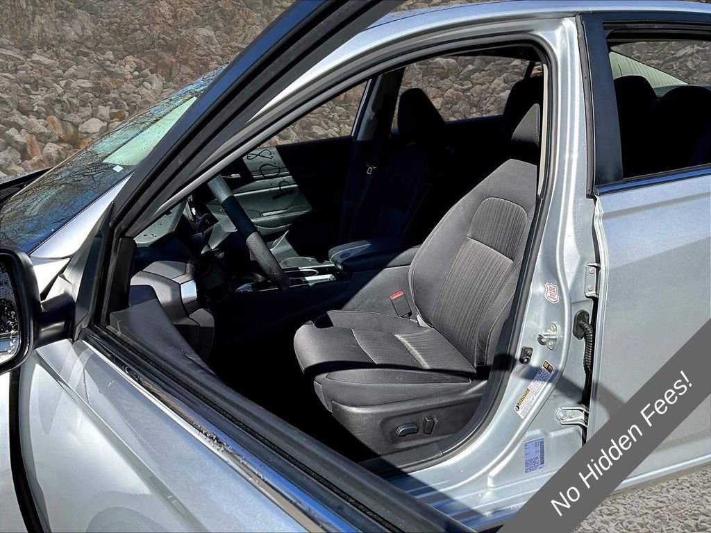 Used 2024 Nissan Altima 2.5 SV FWD image 23