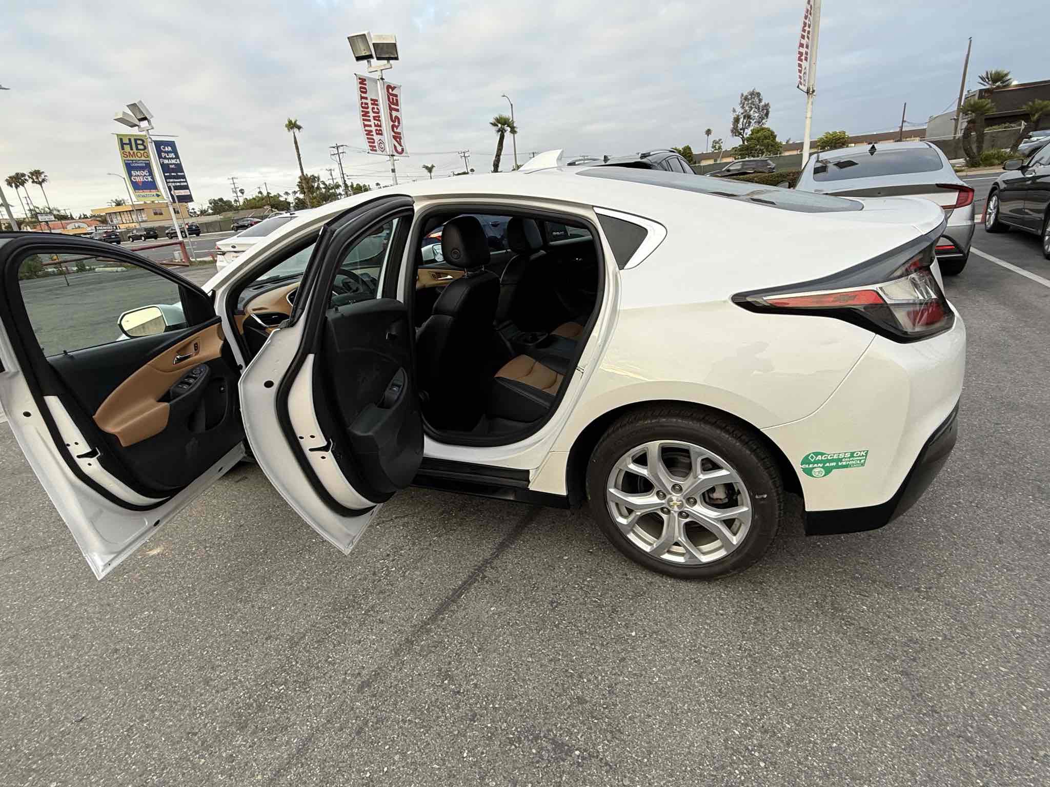 Used 2017 Chevrolet Volt Premier w/ Driver Confidence II Package FWD image 67