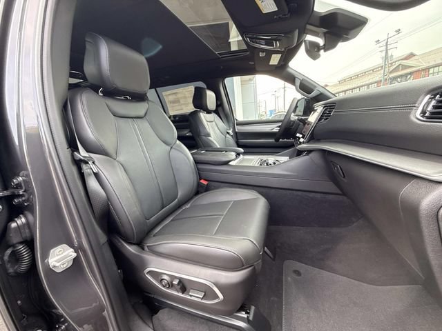 New 2026 Jeep Grand Wagoneer 4WD w/ Premium Group I image 39