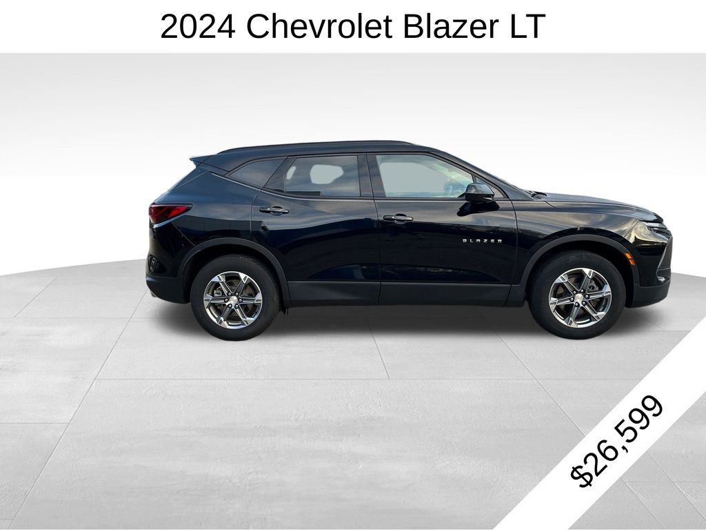 Used 2024 Chevrolet Blazer LT w/ Convenience Package FWD image 2