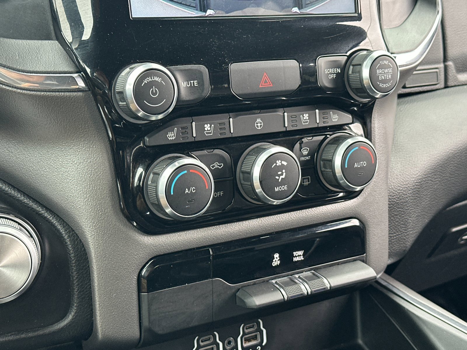 Used 2024 RAM 1500 Laramie image 19