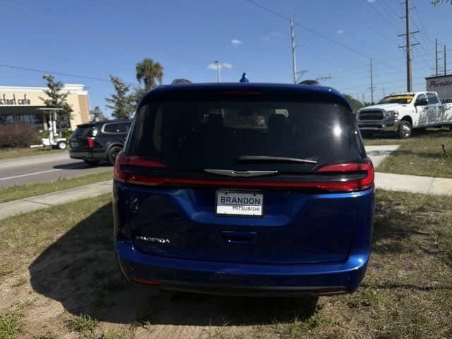 Used 2021 Chrysler Pacifica Limited AWD/4WD image 14