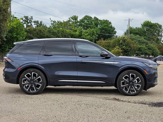 Used 2024 Lincoln Nautilus Reserve AWD/4WD image 4