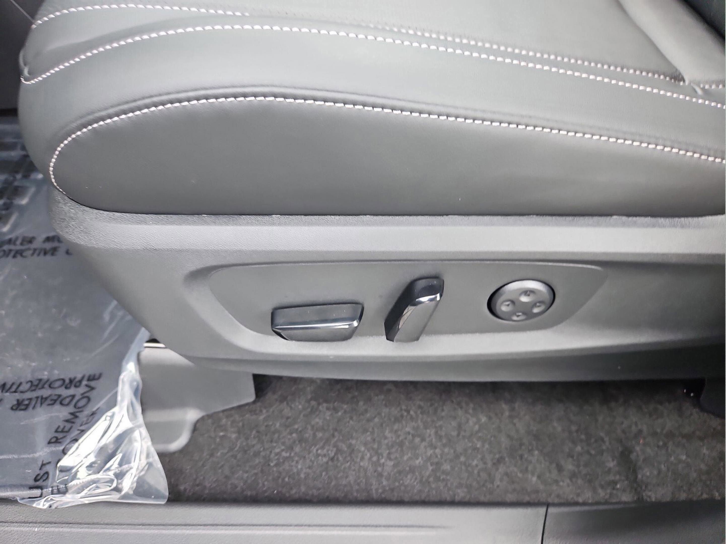 Used 2025 INFINITI QX60 Luxe w/ Black Edition image 18