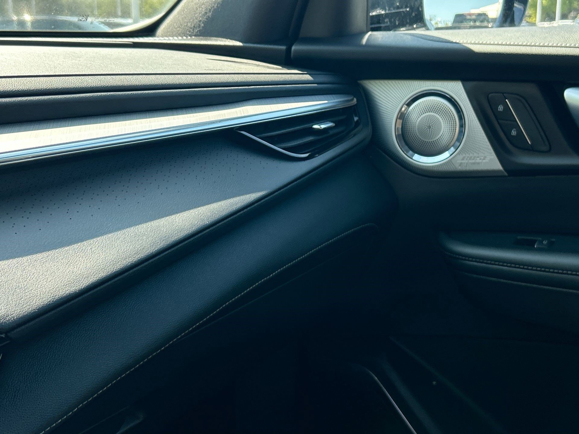 Used 2025 Buick Enclave Avenir image 31