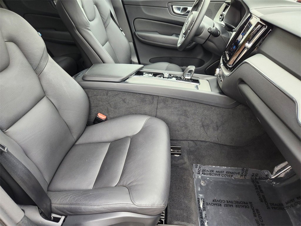 Used 2025 Volvo XC60 B5 Plus image 18